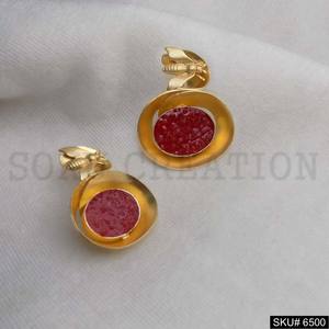 Pendientes chapados en oro hechos a mano con estilo y diseño de esmalte de mosca de dragón - Product Image 2