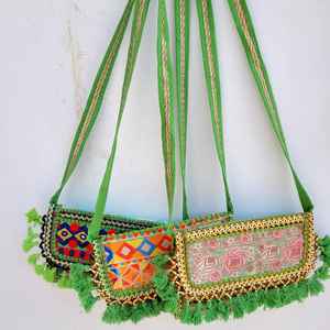 โอเอ็ม แฟชั่น สตูดิโอกระเป๋าสะพายหนังสำหรับผู้หญิงและเด็กผู้หญิง ผ้าฝ้ายผสมสแปนเด็กซ์ ประดับลูกปัดลายนูน - Product Image 2