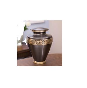 Urne funéraire pour animaux de compagnie en laiton de style américain, vente chaude, avec design personnalisable pour les cendres d'animaux, fabricant et exportateur - Product Image 6