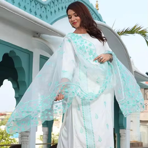 Hermosa Colección de Ropa Étnica de Diseño Indio de Lujo, Vestido Sin Mangas de Viscosa y Rayón con Bordado Intenso, Elegante para el Verano, Estilo Pakistaní - Product Image 1