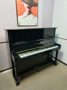 เปียโนตั้งพื้น Kawai KU3B มือสองจากญี่ปุ่น สีดำ คุณภาพการผลิตที่แม่นยำ แข็งแรง ทนทาน เล่นได้ลื่นไหล รุ่นยอดนิยมสำหรับส่งออก - Product Image 1
