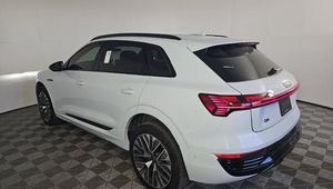 AUDI Q8 PREMIUM PLUS AWD DE SEGUNDO QUATTRO PREMIUM/RHD 2024 - Product Image 3
