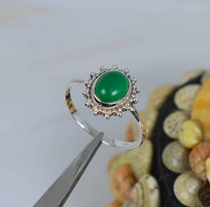 Bague de mariage unisexe en argent sterling 925 massif, faite à la main, avec sertissage clos et onyx vert naturel taille ovale, pierre précieuse de guérison - Product Image 3