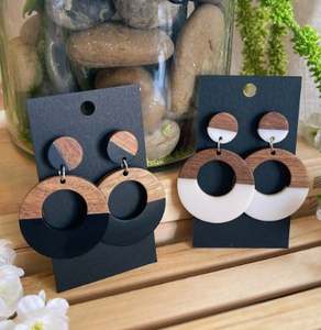 Boucles d'oreilles en résine peintes à la main pour femmes, couleur personnalisée, forme ronde, durables, légères, bijoux traditionnels pour les fêtes - Product Image 4