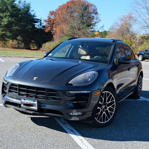 Offre exceptionnelle Nouveau 2017 Poo-rscc-he Macann GTS Premium SUV compact de luxe foncé avec caméra arrière Conçu pour des performances dynamiques et un confort optimal - Product Image 1