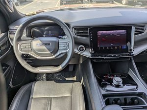 Jeep Wagoneer L Series II Twin Turbo 4WD 2024 Usado en Buenas Condiciones - Product Image 5