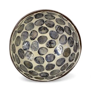 Tazón de Coco Bohemio Hecho a Mano con Incrustaciones de Nácar y Concha Natural, Accesorio Decorativo Ecológico para el Hogar, Vietnam - Product Image 2