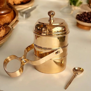 Porte-repas traditionnel à trois étages en laiton poli (Dabba) avec un mécanisme de fermeture latérale sécurisé, poignée supérieure ergonomique. - Product Image 2