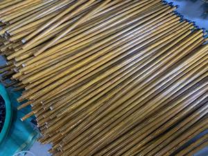 Palo de escoba de madera recubierto con película de PVC de 2,2 cm de diámetro producido en fábrica para uso doméstico - Product Image 6