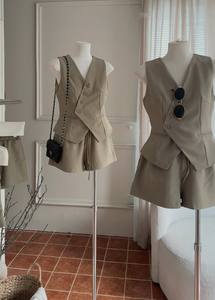 Conjunto de Dos Piezas para Mujer, Chaleco sin Mangas con Cuello en V y Pantalones Cortos de Lino OEM - Product Image 1