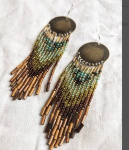 Joyería de estilo de los 90, pendientes de aro de flores con cuentas, aros de flores Pendientes de flecos con cuentas bohemias, Pendientes de cuentas de plumas de pluma - Product Image 1