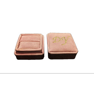 Supporto per Anelli - Design Minimalista e Semplice per l'Uso Quotidiano - Product Image 2