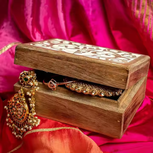 Logotipo y diseño personalizados Joyero de madera tallado a mano Artesanía de madera por artesanía creciente - Product Image 4