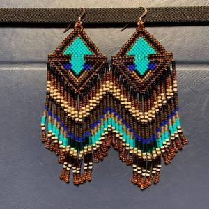 Belles boucles d'oreilles en perles de graines indigènes faites à la main pour femmes et filles pour Hldi, Mehendi, boucles d'oreilles de fête de mariage - Product Image 1