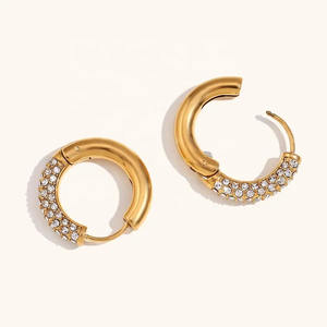 El oro amarillo sólido de 14K del pendiente de aros de diamantes brillantes de moda agrega un toque de fantasía a tu aspecto de oficina todos los días-DS0665 - Product Image 4