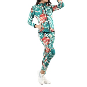 Ensemble de survêtement à capuche 2 pièces pour femme, design entièrement sublimé, qualité supérieure, personnalisé, imprimé, en polyester, pour l'hiver 2027 - Product Image 2