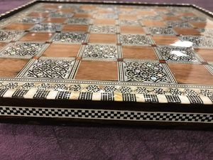Tablero de Ajedrez Egipcio Hecho a Mano Sultana - Tablero de Ajedrez de Lujo con Incrustaciones de Madreperla (16.8 y 20 Pulgadas) - Product Image 4