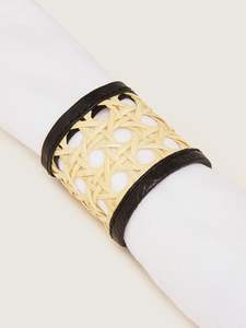 Anneaux de serviette classiques en rotin tissés à la main avec une texture élégante et un attrait boho-chic pour un style de salle à manger intemporel et sophistiqué - Product Image 4