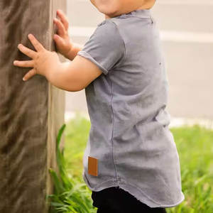 2024 nuevo diseño de lujo de calidad de algodón de ajuste suelto pequeña marca en blanco camiseta bebé niño desgaste bambú impresión Logo camiseta - Product Image 5