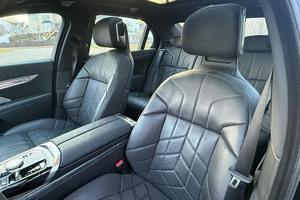 Voiture d'occasion haut de gamme 2023 BMW 760i xDrive 536 ch V8 biturbo - Product Image 5