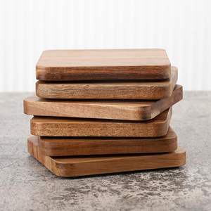 Dessous de verre élégants en bois de noyer Décoration de table artisanale pour la maison Tapis et tampons en bois sophistiqués - Product Image 1