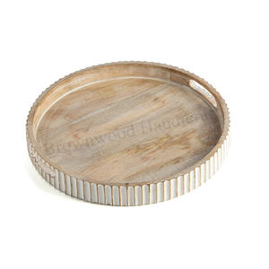Design personnalisé rond sculpté manguier bois plateau de service/plateau de service alimentaire en bois avec poignée pour hôtel, restaurant fournisseur en vrac - Product Image 1