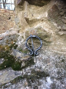 Broche en fer forgé à la main pour forgeron, boucle médiéval Fibula, histoire, casque médiéval païen - Product Image 5