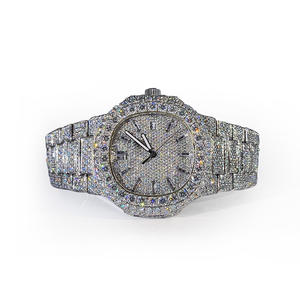 Reloj de Marca Completamente Engastado con Diamantes Moissanite - Product Image 1