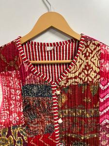 Veste en coton, veste matelassée patchwork, veste indienne faite à la main, veste réversible, veste sans manches courte tendance pour femmes - Product Image 3