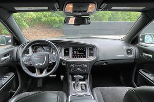 Dodge Charger R/T Plus 2022 usado en excelentes condiciones, motor Hemi V8 de 5.7 litros - Product Image 3