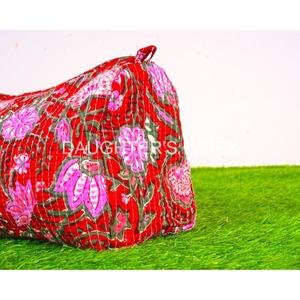 กระเป๋าใส่เครื่องสำอางขนาดใหญ่ลายบล็อกผ้าควิลท์มีซิปอุปกรณ์เสริมแฟชั่นสำหรับเพื่อนเจ้าสาว - Product Image 4