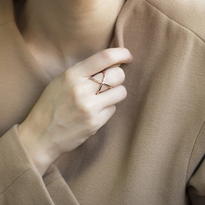 ข้ามรูปร่างปรับแหวนขายส่งที่ทำด้วยมือเพทายหินปรับแหวนอินเทรนด์ผู้หญิงแฟชั่น - Product Image 3