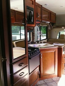 Autocaravana T-H-O-R FOUR WINDS 26A 2015 Usada en Excelentes Condiciones, con Alto Rendimiento, Disponible para la Venta - Product Image 3