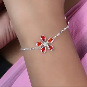 Bracelet en argent 925 pour femmes, bracelet à fleurs avec pierres de grenat, chaîne et maillons tendance - Product Image 3
