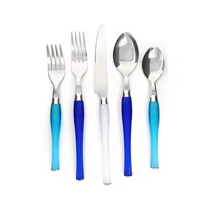 Juego de Cubiertos de Acero Inoxidable de Diseño Moderno, Cuchara, Tenedor y Cuchillo Dorados Brillantes con Mango de Resina, Juego de Cubiertos para Boda Chapados en Oro - Product Image 3