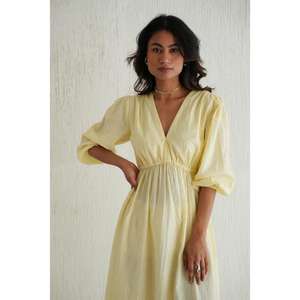 Vestido largo de algodón amarillo pastel liso para mujer, estilo gótico floral, cuello en V, cintura natural, manga corta, informal, de verano, lavable digitalmente. - Product Image 3