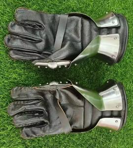 Gants de protection médiévaux en acier argenté poli, armure fonctionnelle pour l'art et la reconstitution historique, artisanat en métal - Product Image 4