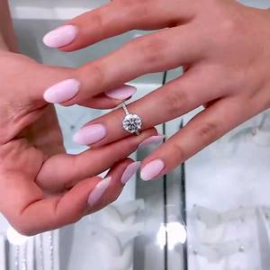 Bague solitaire en or blanc certifiée Round Lab avec accents de diamants 1,50 carats certifiés IGI - Product Image 5