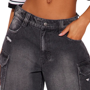 Shorts cargo en jean noir délavé pour femme, taille mi-haute, coupe ample, déchirés, longueur genou, style streetwear décontracté - Product Image 3