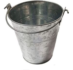 Seau galvanisé intérieur extérieur pour plantes ou fleurs avec une esthétique charmante inspirée de la campagne - Product Image 4