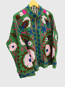 Veste en velours brodée à la main avec des motifs floraux, manches longues, col mandarin, taille plus, vêtements d'automne pour femmes - Product Image 4