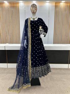 Lancement de la nouvelle robe de soirée styliste Look Heavy Viscos Velvet With Heavy Embroidery Sequence Work Gown With Dupatta For Women - Product Image 2