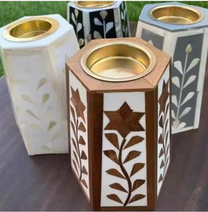 Brûleur d'encens Bakhoor fait main avec incrustation de nacre et d'os Inspiré d'un décor élégant - Product Image 1