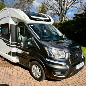 Autocaravana de Lujo Moderna para 4 Personas, Nuevas Tendencias de Belleza, Remolques Todoterreno para Viajes Familiares en Europa y América del Norte - Product Image 1