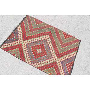 Tapis turc vintage en laine 2,7x3,8 pieds, motif patchwork rouge et vert, avec support en latex écologique - Product Image 4