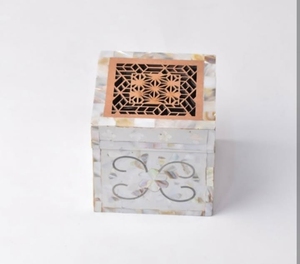 Vasos de candelita con incrustaciones de hueso decorativas de lujo, farol marroquí, soporte de vela clásico, tapa de vidrio, pilares de resina, tarro de vela clásico - Product Image 3