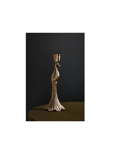 Bougeoir en métal à spirale design avec forme dynamique idéal pour les amateurs d'art et style de table unique - Product Image 1