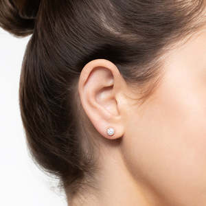 Boucles d'oreilles en or rose 14 carats avec diamants taille princesse pour fiançailles - Product Image 4