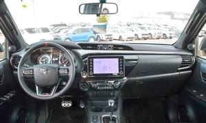 Toyota Hilux GR Rally 4.0L Essence 2024 Blanc Pur, Sièges en Cuir, Bluetooth, Pack Sport, Système de Navigation, Démarrage à Distance - Product Image 3