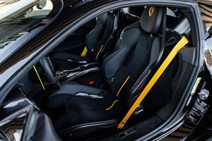 FERRARI SF90 Stradale 2023, Gasolina, Bajo Kilometraje - Product Image 5